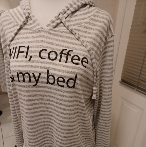 $4 Add-on Gray & White Striped Hoodie - Size Large - Picture 7 of 9